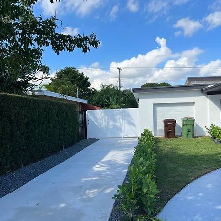 Stunning Deluxe Studio Hialeah Eksteriør billede