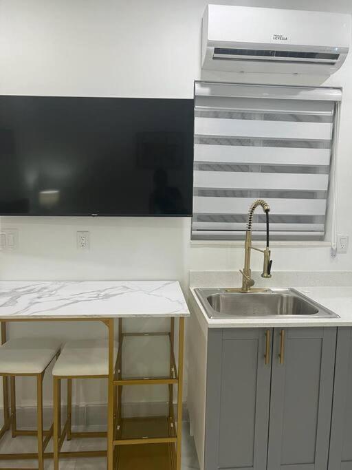 Stunning Deluxe Studio Hialeah Eksteriør billede