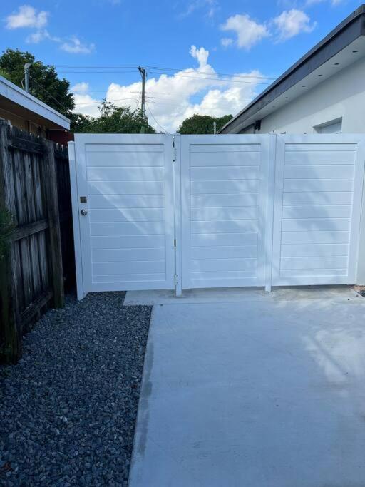 Stunning Deluxe Studio Hialeah Eksteriør billede