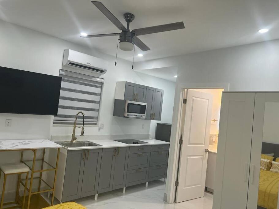 Stunning Deluxe Studio Hialeah Eksteriør billede
