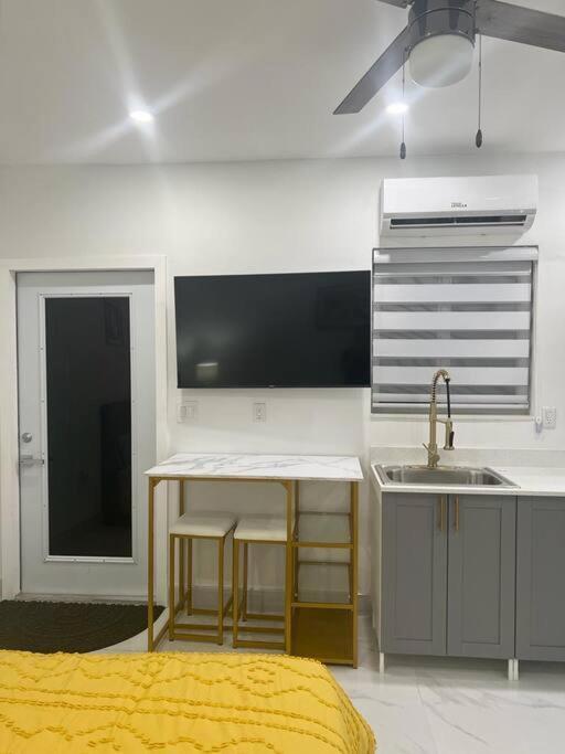 Stunning Deluxe Studio Hialeah Eksteriør billede